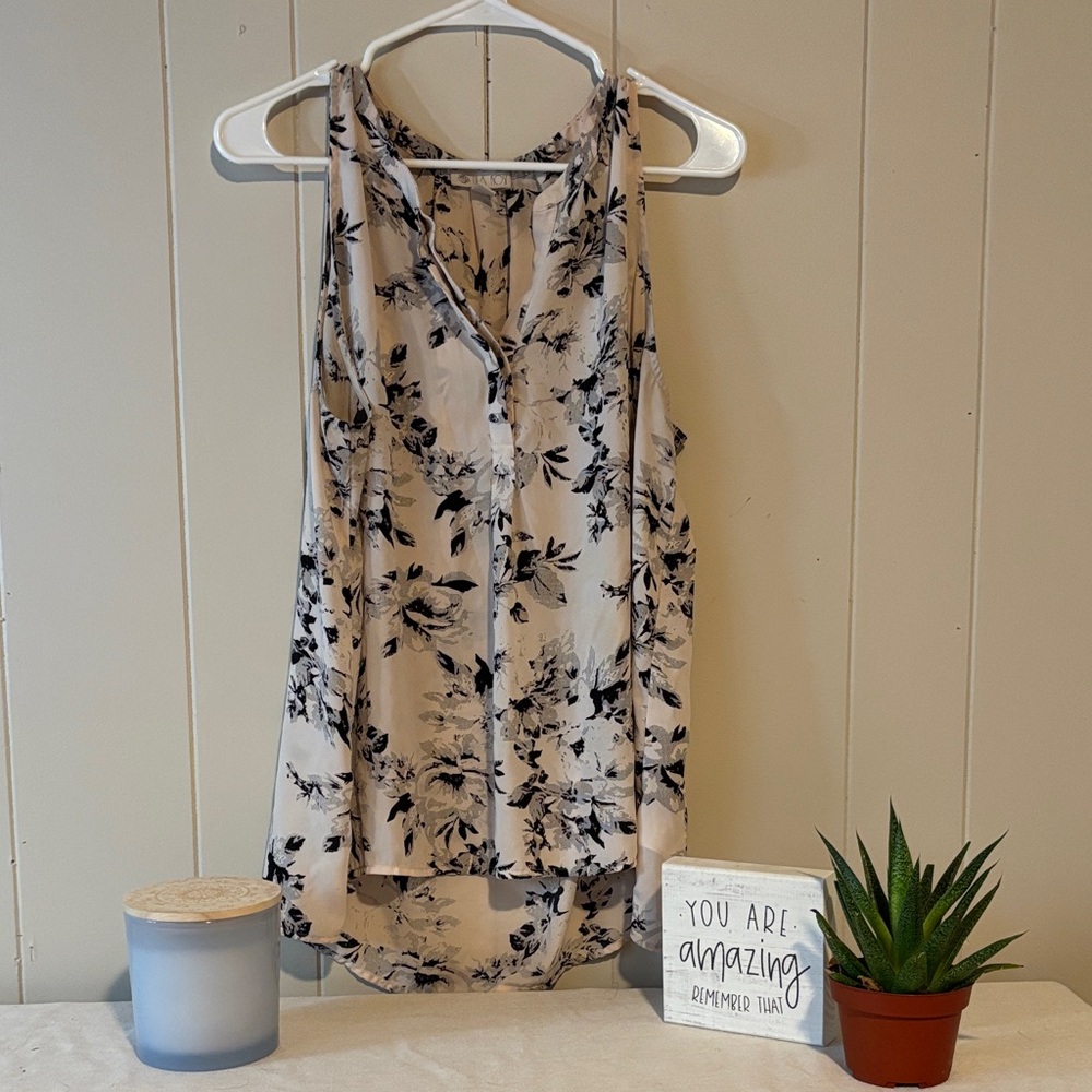 Lila Rose White Floral Button-Front Camisole